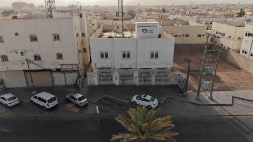 1- عمارة سكنية تجارية بحي السمراء بمساحة 561 م² في مدينة حائل