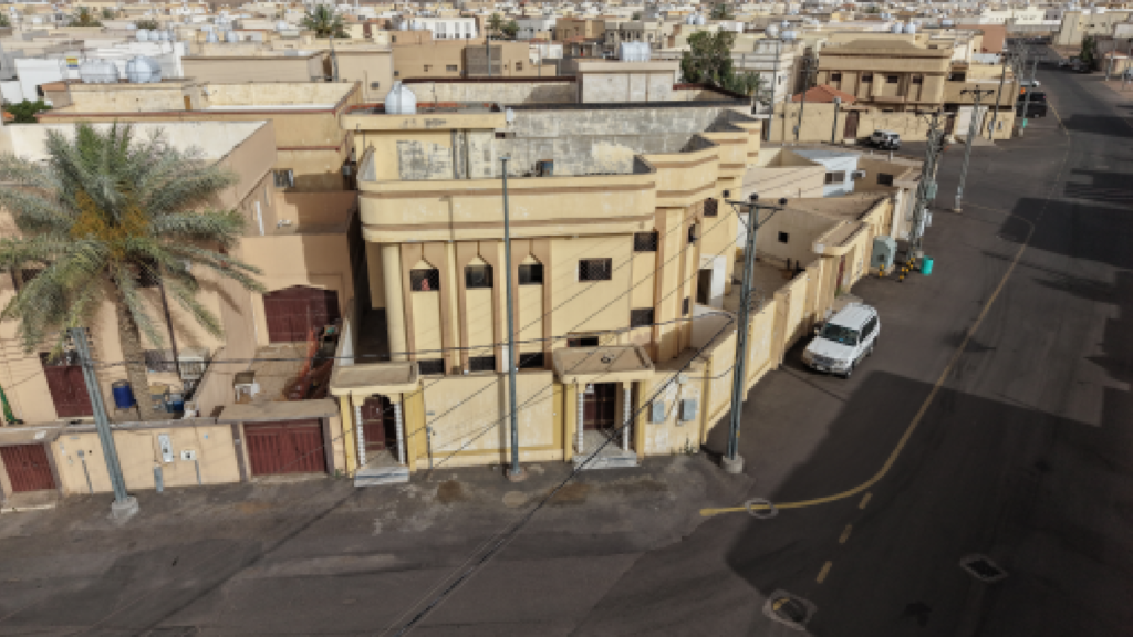 5-فيلا دورين بحي السمراء بمساحة 426.23 م² في مدينة حائل