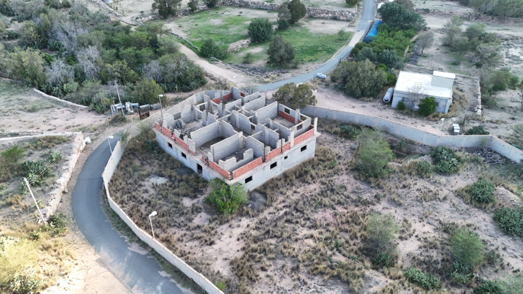 2-أرض سكنية وعمارة 4408.5م2 بحي وادي حرجل