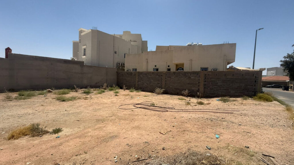 3-أرض بحي الواسط