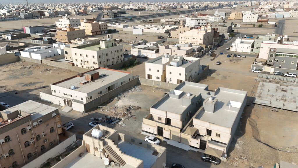 9-أرض سكنية بحي القرينية