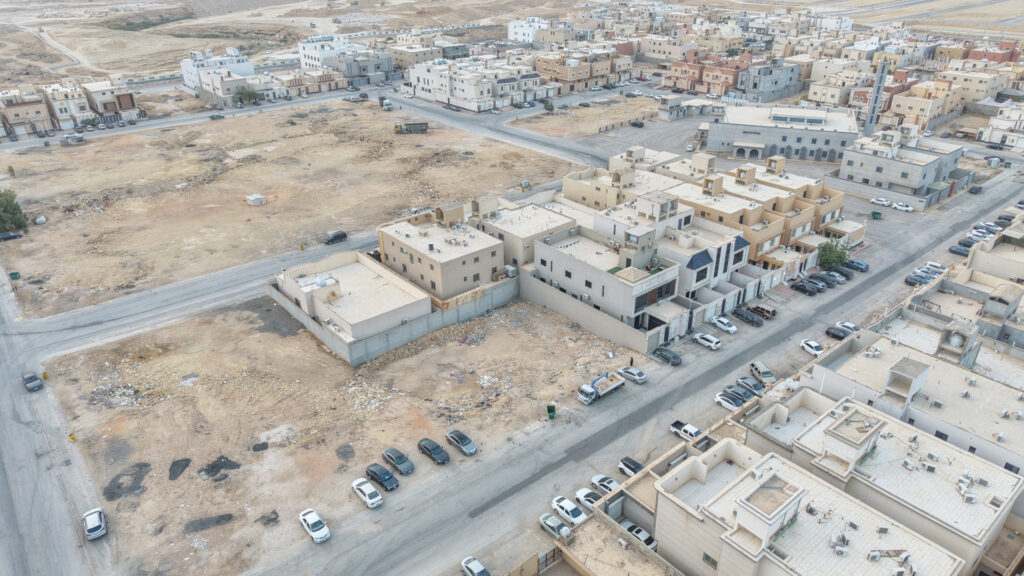 4-أرض سكنية في حي ظهرة لبن بمساحة 900 م² في مدينة الرياض