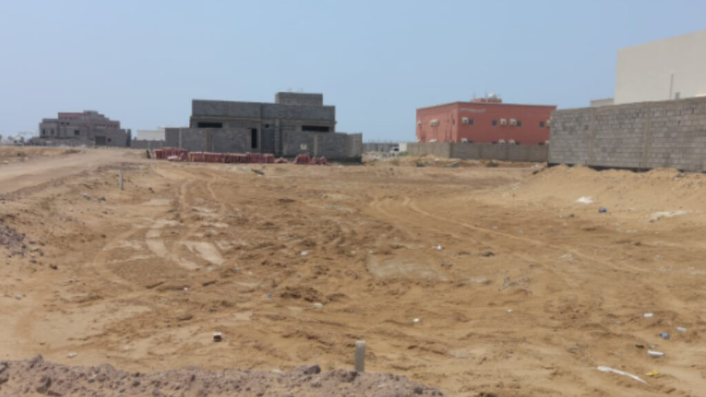 5-أرض سكنية بحي الشاطئ ١