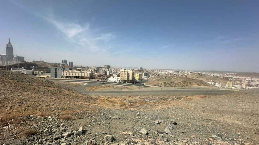 4-أرض سكنية بحي جبل السيدة