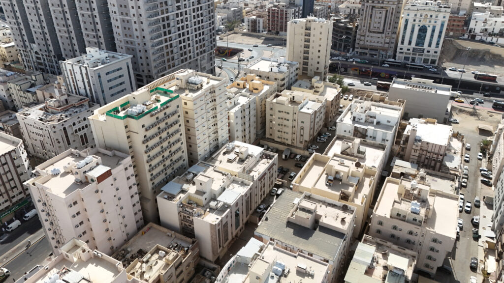 1-عمارة سكنية بحي العزيزية