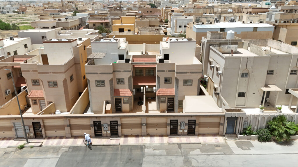 1- شقة سكنية 173.45م2 بحي مشعل