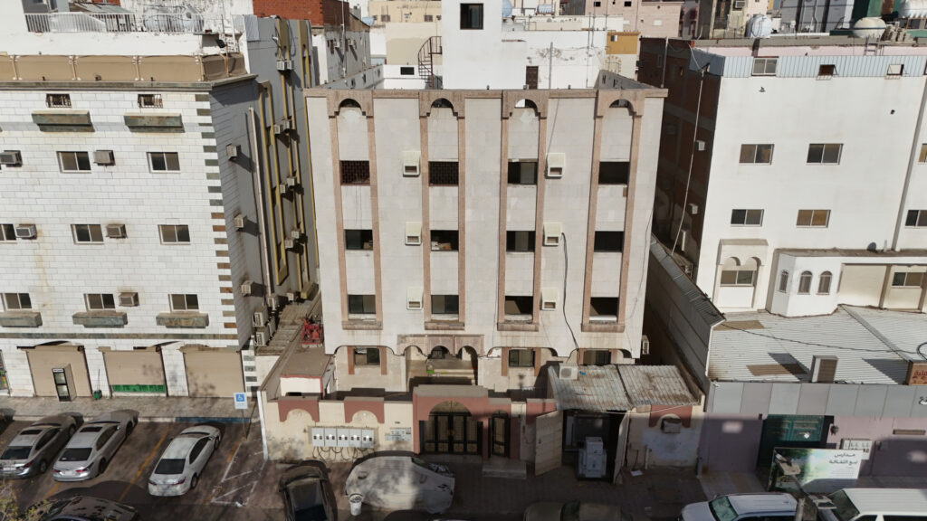 10-عمارة سكنية بحي مخطط الخالدية الواقع بالرصيفة خلف شارع المنصور