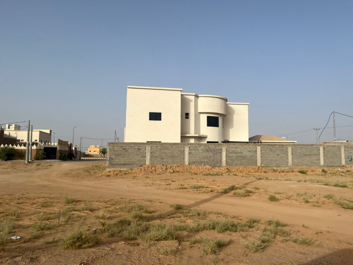 2- أرض سكنية في عيون الجواء بمساحة 715 م² في مدينة عيون الجواء