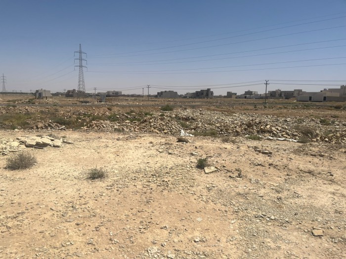 1-أرض سكنية في عنيزة بمساحة 860.7 م² في مدينة عنيزة