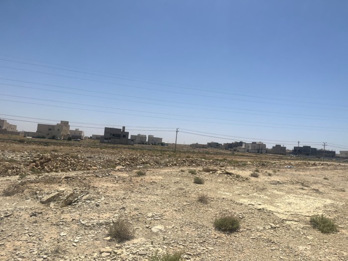 1-أرض سكنية في عنيزة بمساحة 860.7 م² في مدينة عنيزة