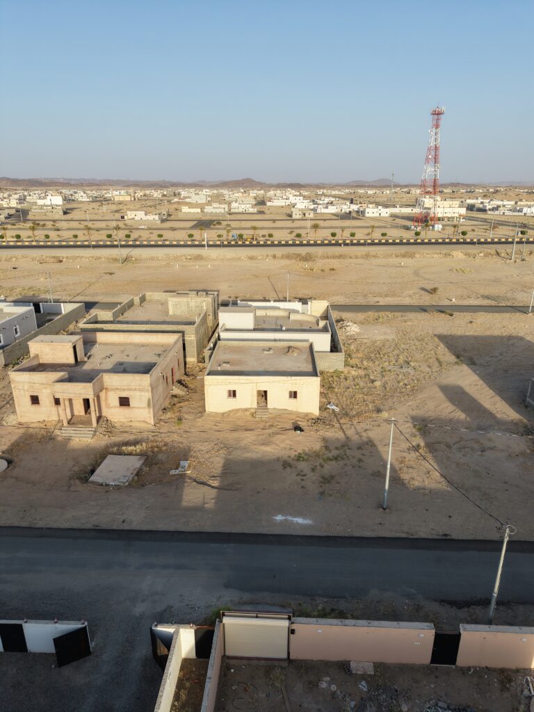 10- فيلا سكنية بتثليث بحي 110 / 1427 / ع / 9 بمساحة 600 م² في مدينة تثليث