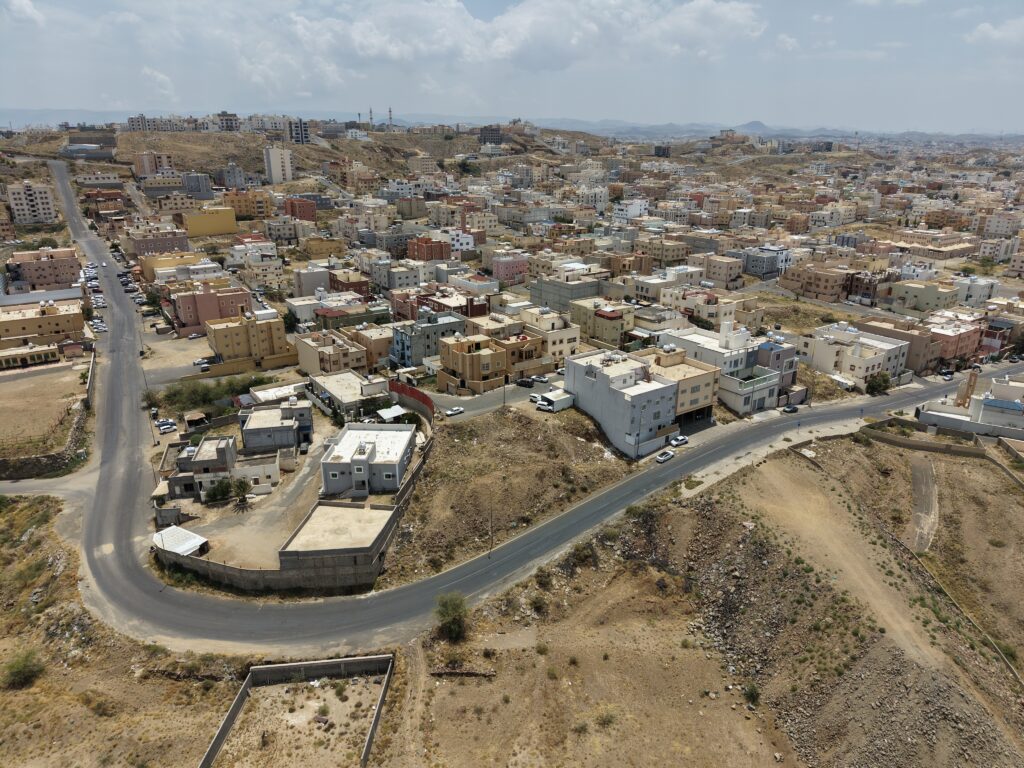 5- أرض سكنية بأبها بحي الروابي بمساحة 450 م² في مدينة أبها