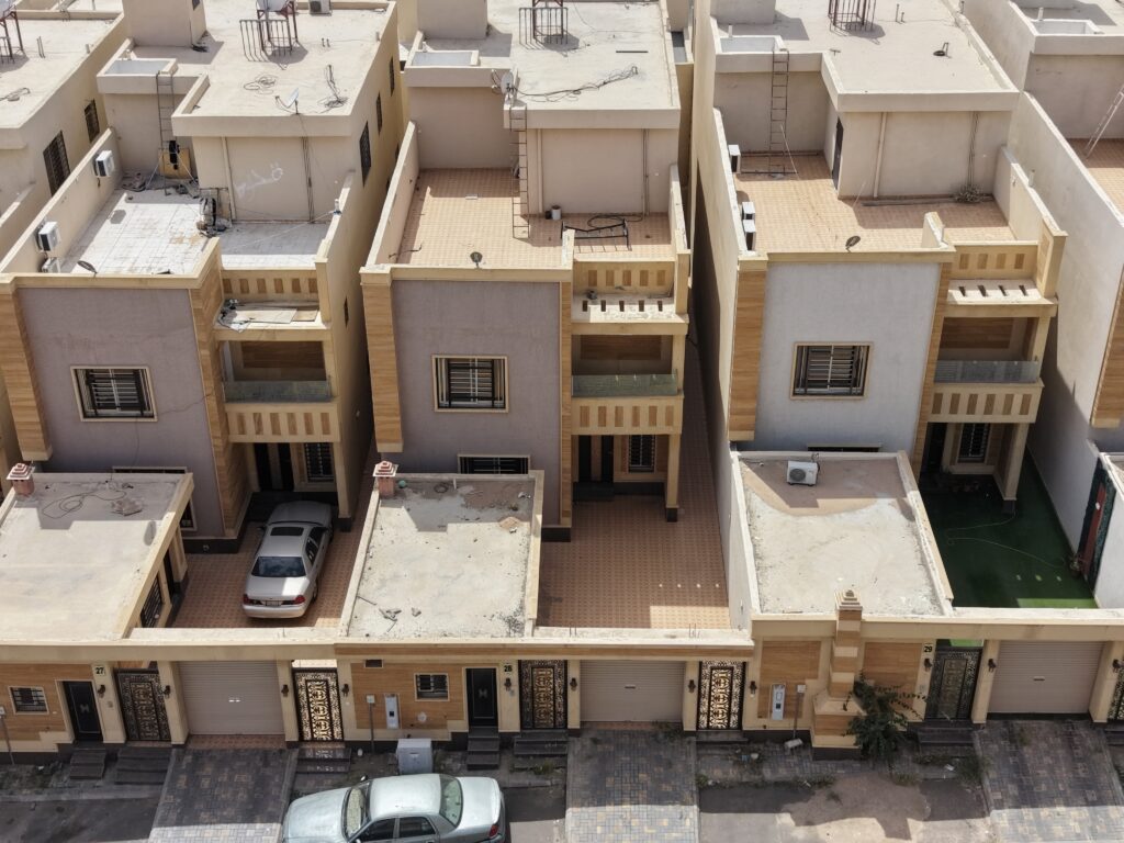 6- فيلا سكنية بخميس مشيط بحي شرق ذهبان بمساحة 300 م² في مدينة خميس مشيط