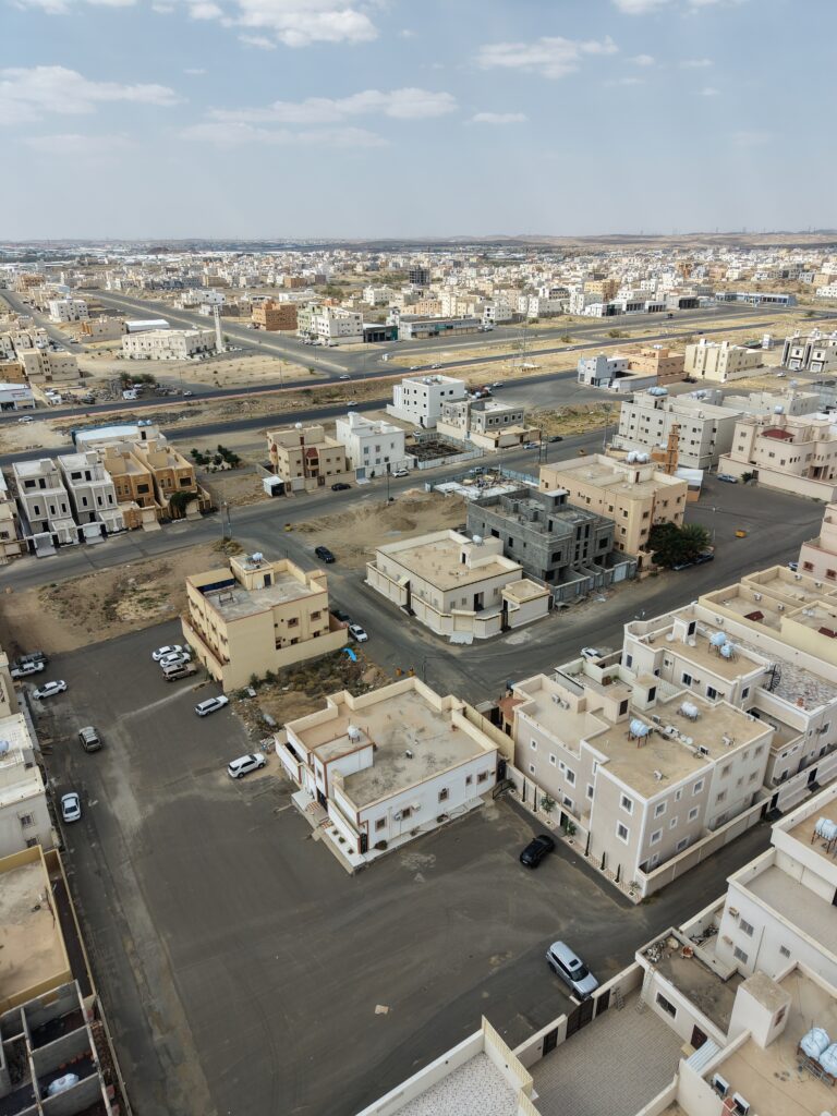 4-فيلا سكنية بخميس مشيط بمخطط غرب طريق وادى بن هشبل رقم 3 بمساحة 587.5 م² في مدينة خميس مشيط