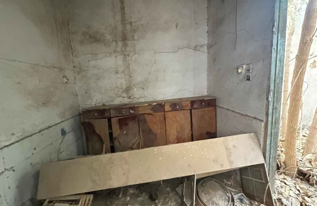2-ارض سكنية مقام عليها مباني – نمران بمساحة 1183.38 م² في مدينة بيشة