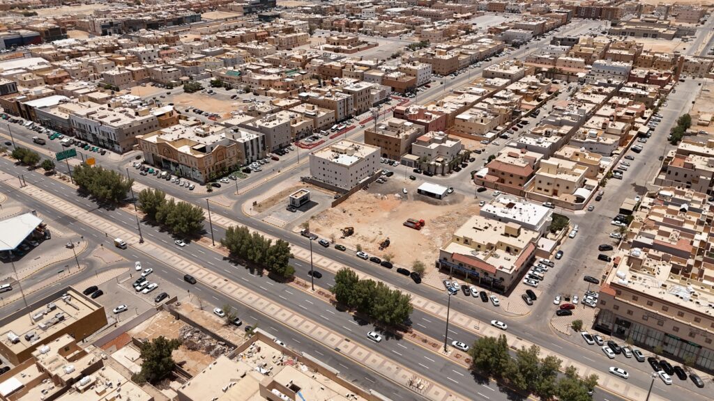 2-أرض تجارية سكنية – اليرموك بمساحة 1050 م² في مدينة الرياض