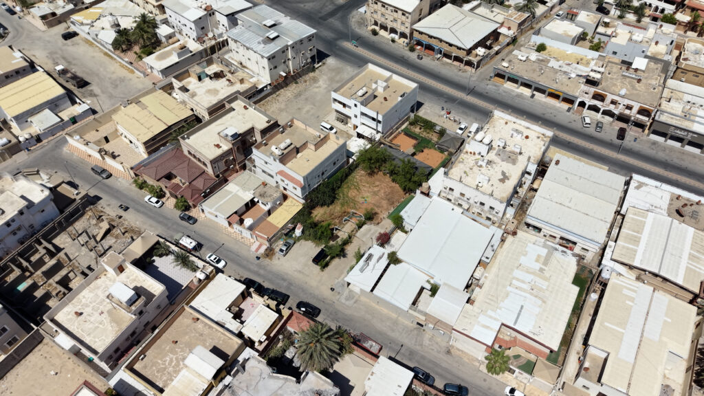 6-أرض سكنية – العزيزية
