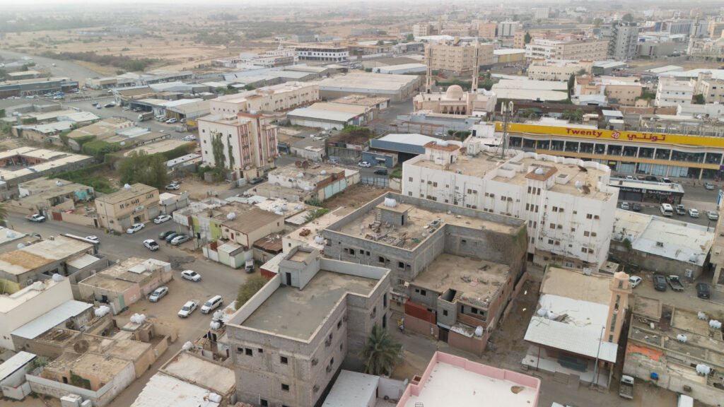 11- عمارة تجارية سكنية بمساحة 774.2 م² في مدينة صامطة