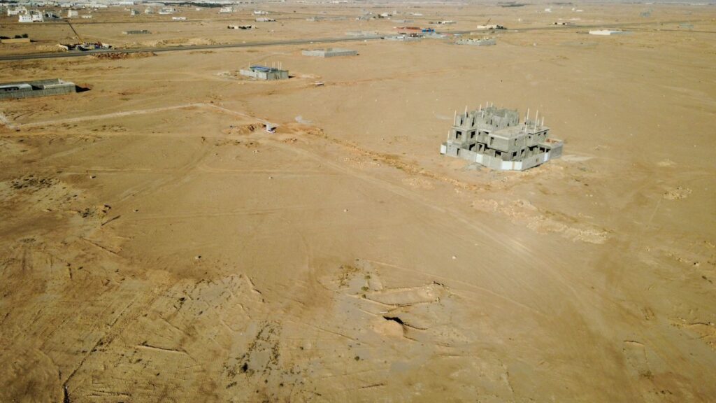 1- ارض سكنية بحي عريض بمساحة 1050 م² في مدينة الرياض