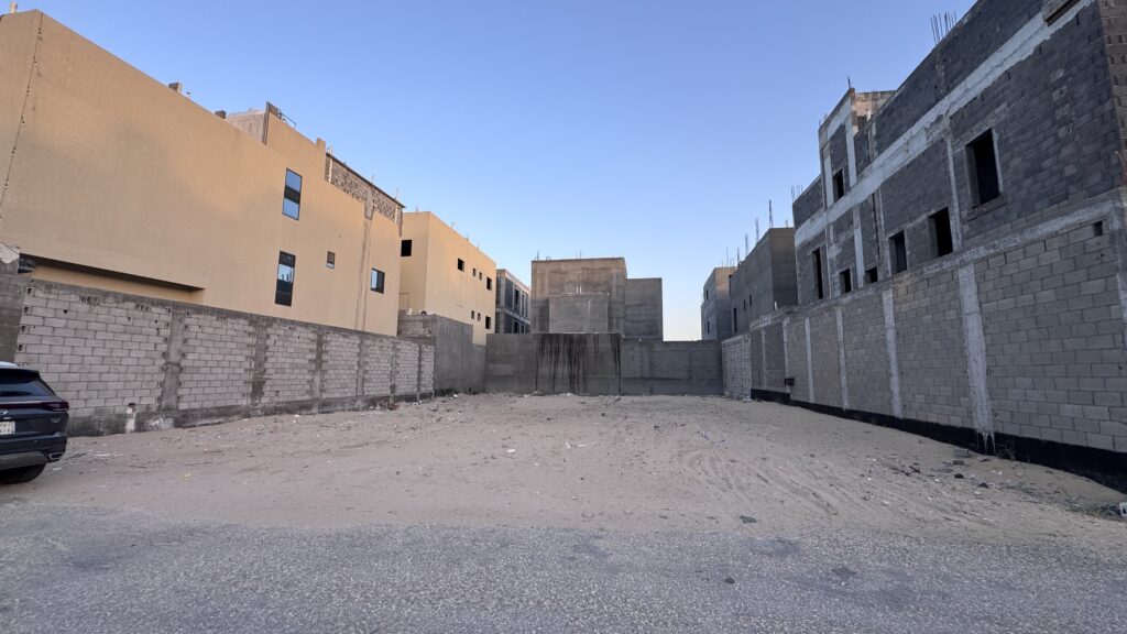 11-أرض سكنية – حلة محيش