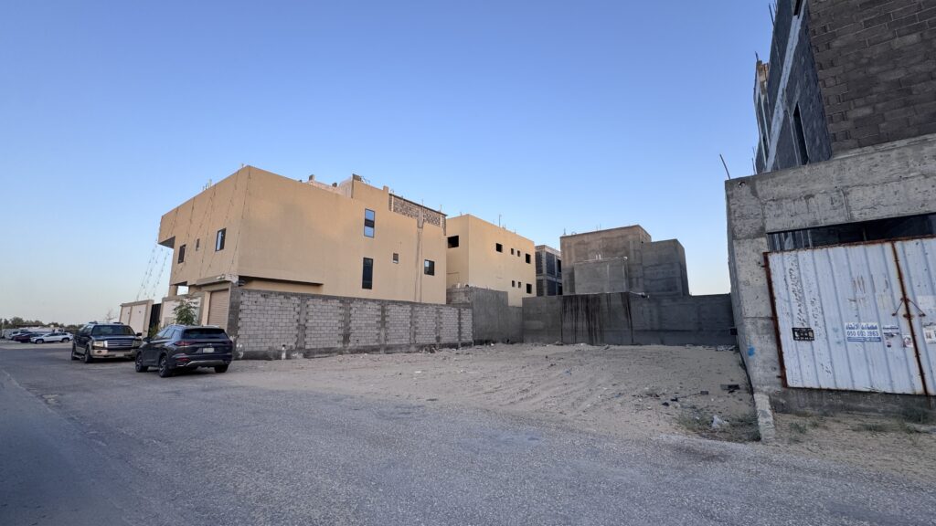 11-أرض سكنية – حلة محيش