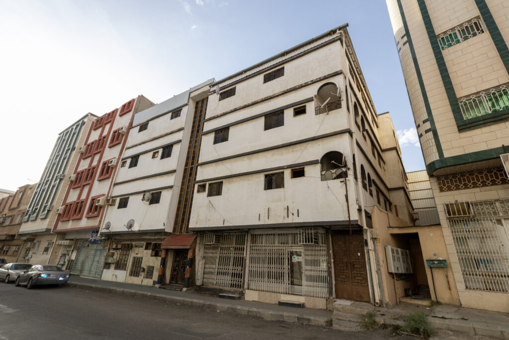 14- عمارة سكنية تجارية – الشهداء الشمالية
