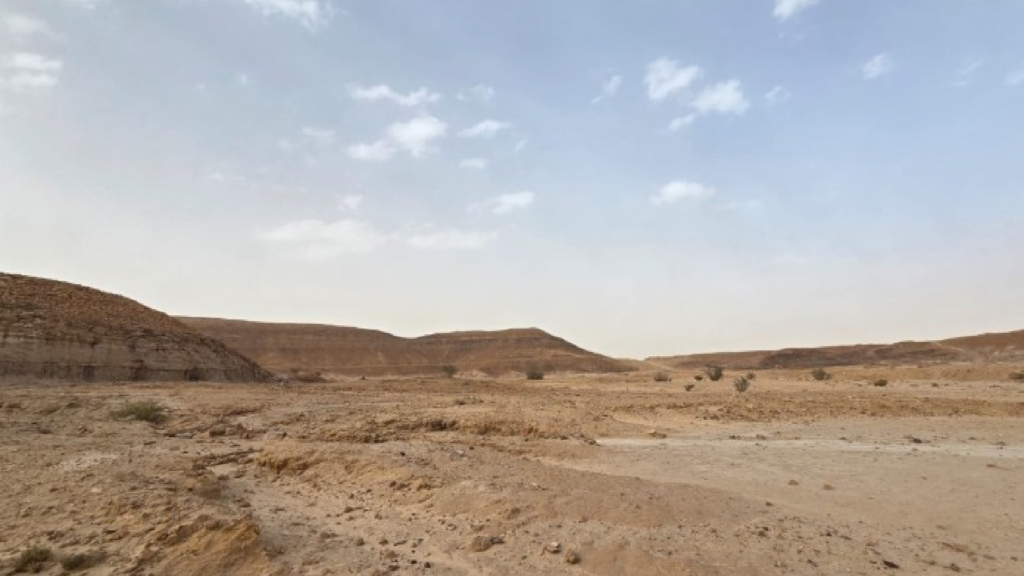 5- أرض زراعية بمساحة 3762464.85 م² في مدينة المزاحمية