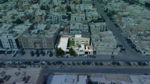 3- فيلا سكنية تجارية بالقرب من طريق الملك عبدالله بحي الحمراء بمدينة الرياض صك رقم /6262855518200000