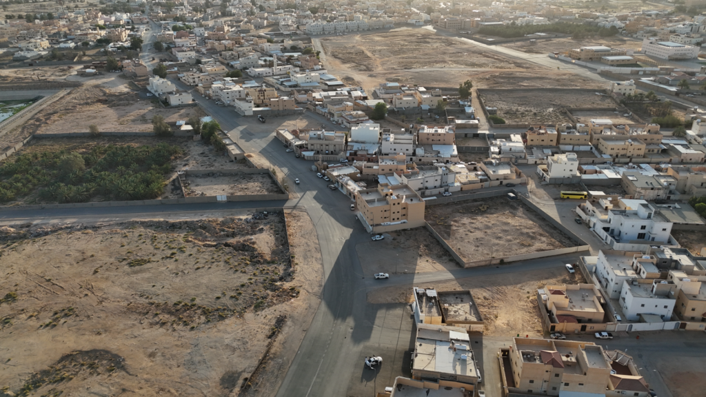 12- ارض سكنية 830.39م2 بحي الشقة