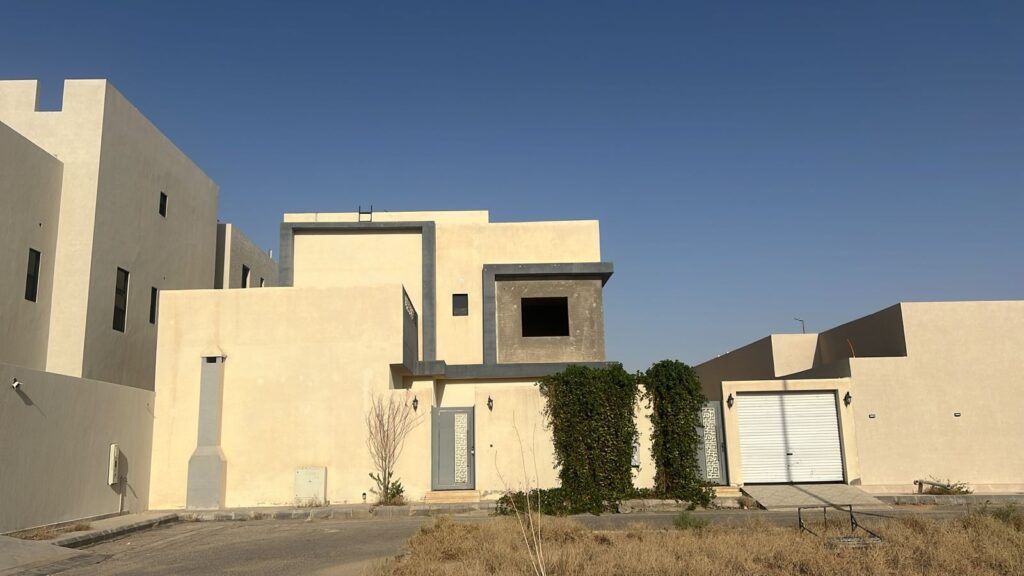 6-فيلا سكنية – حي المحمدية بمساحة 380 م² في مدينة عنيزة