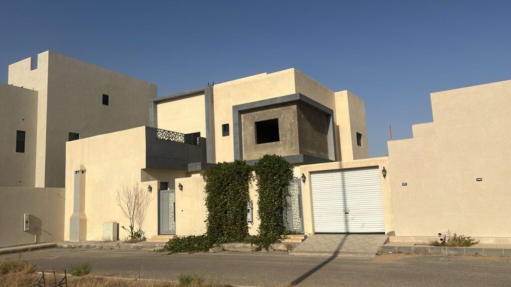 6-فيلا سكنية – حي المحمدية بمساحة 380 م² في مدينة عنيزة