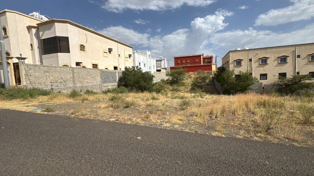 2- ارض سكنية بحي العسران وال بلحى بصك 395106003524