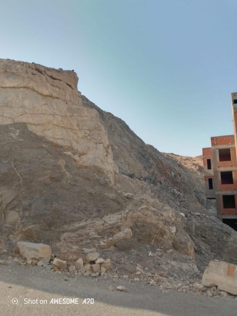 5-أرض سكنية – جنوب العزيزية