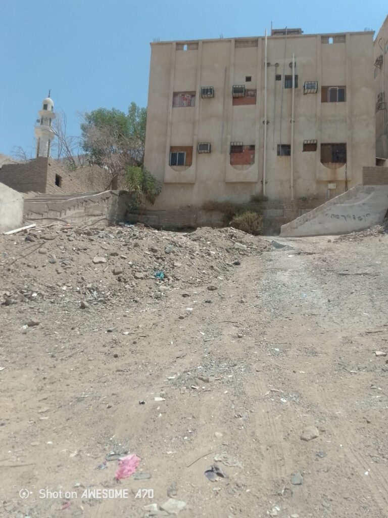 15-أرض سكنية – شرق شارع الحج