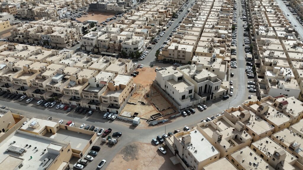 02 – أرض سكنية بحي الرمال / الرياض – بمساحة 877.43 م²