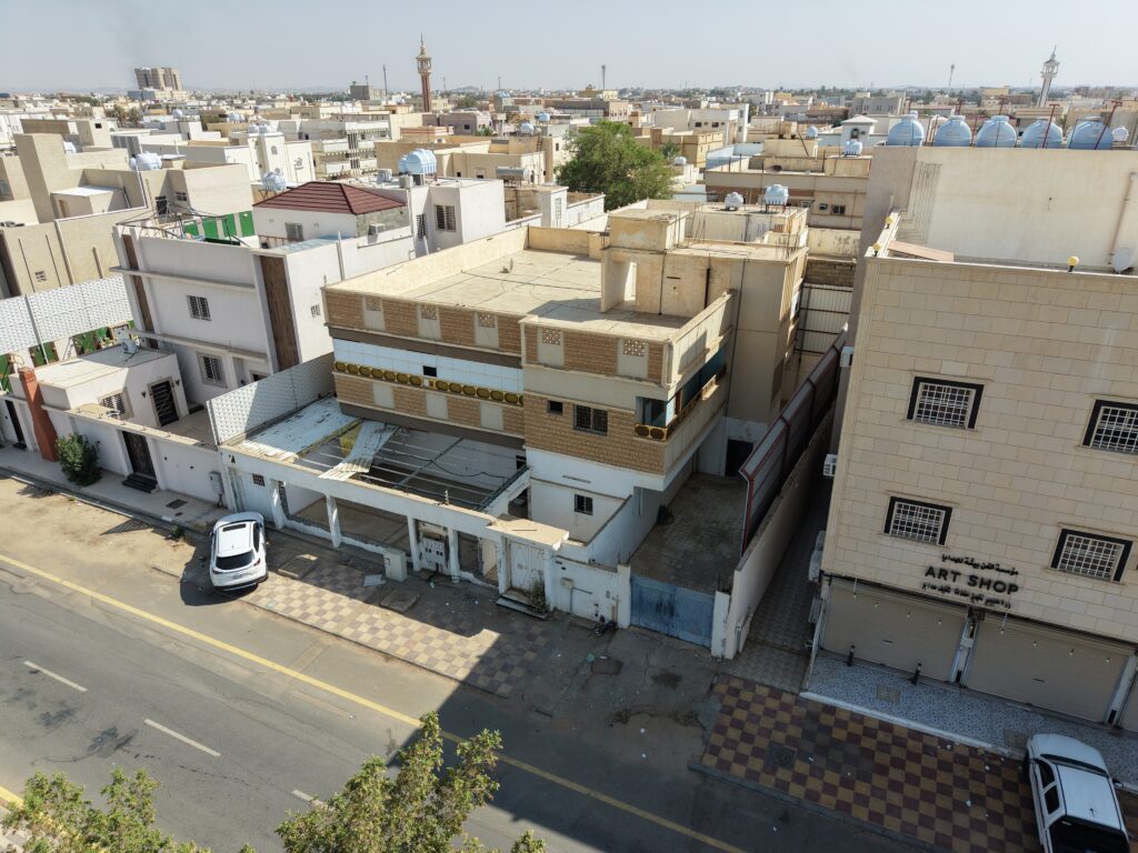 3- عمارة سكنية ببيشة بمساحة 440 م² في مدينة بيشة