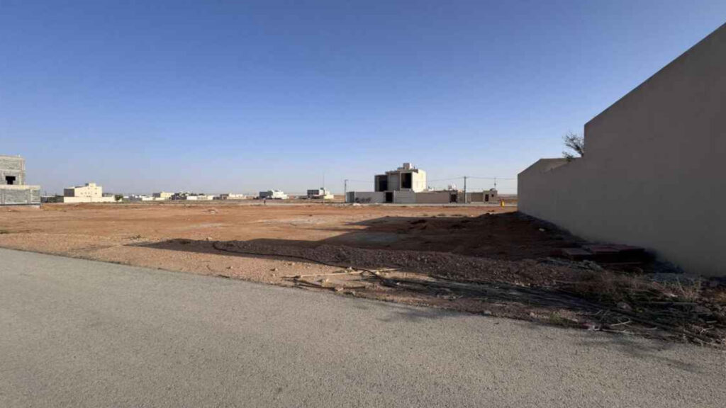 1-أرض بحي حوطة سدير