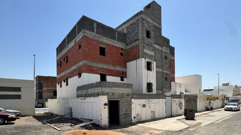 1-فيلا سكنية بحي الاسكان العام بالحرة الشرقية