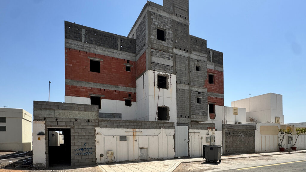 1-فيلا سكنية بحي الاسكان العام بالحرة الشرقية