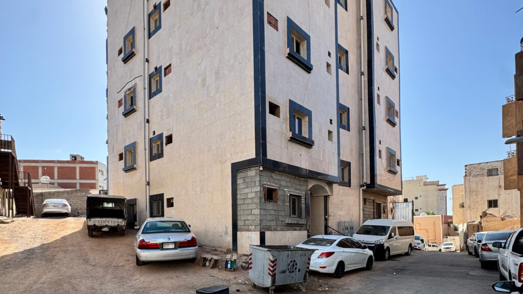 6- عمارة سكنية بحي الدويمة