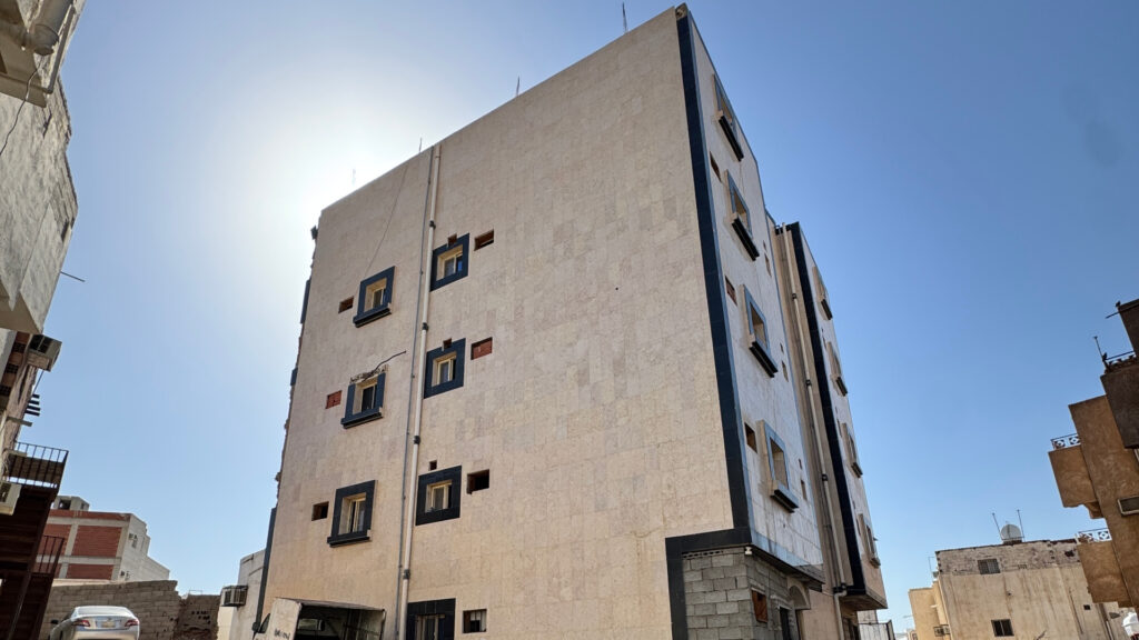 6- عمارة سكنية بحي الدويمة