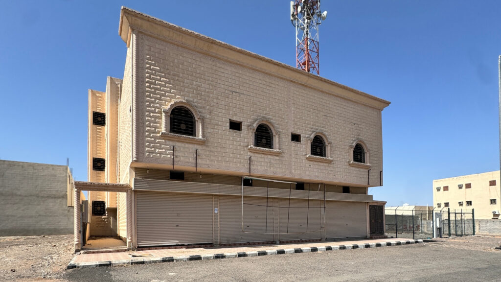 8-عمارة تجارية سكنية بحي العزيزية