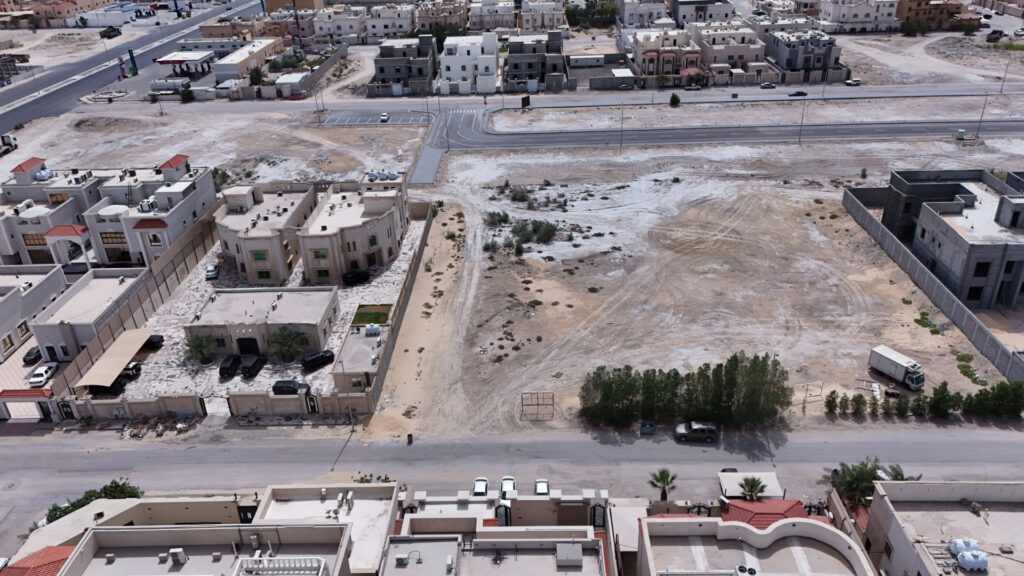 10-أرض سكنية بحي الفرسان البيضاء
