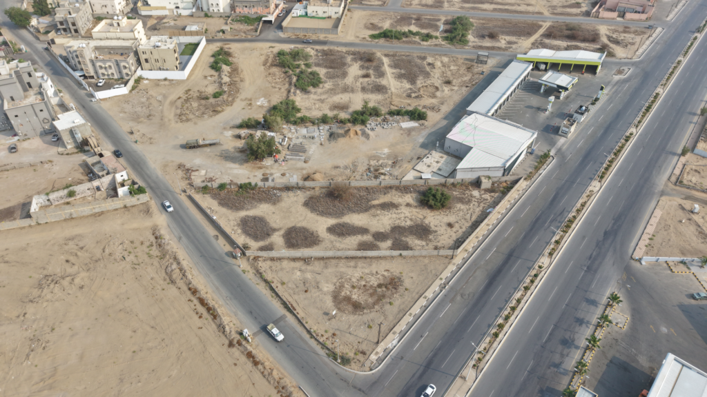 13- أرض سكنية مسورة بحي الخالدية بمساحة 2900.78 م² في مدينة بيش