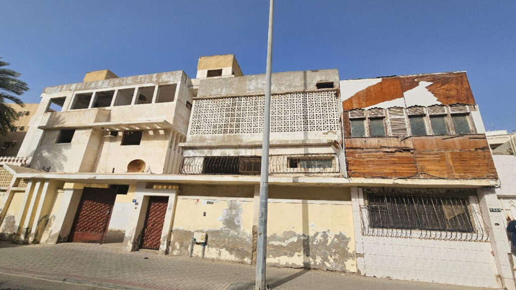 6-عمارة بمساحة 881م