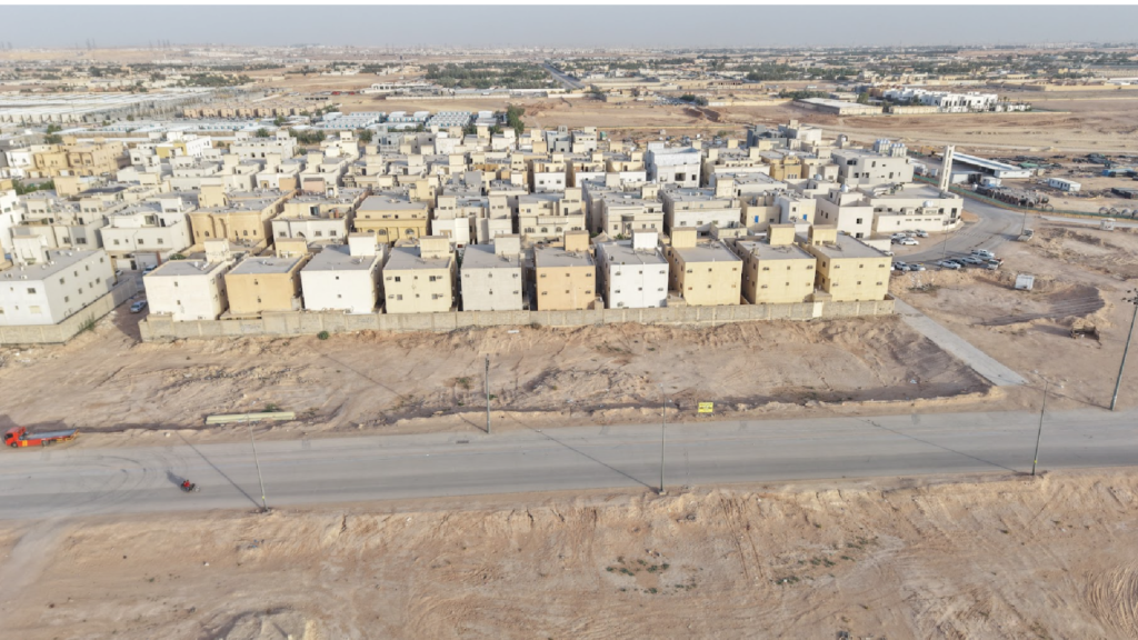 2- أرض تجارية سكنية بمساحة 1596.85 م² في مدينة الرياض