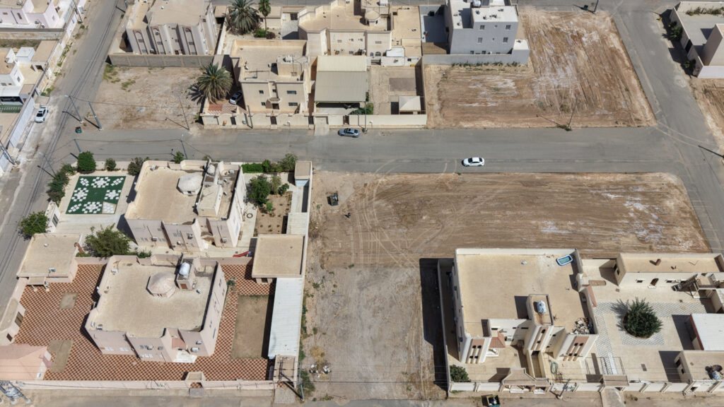 10-أرض سكنية بحي مركز البرود