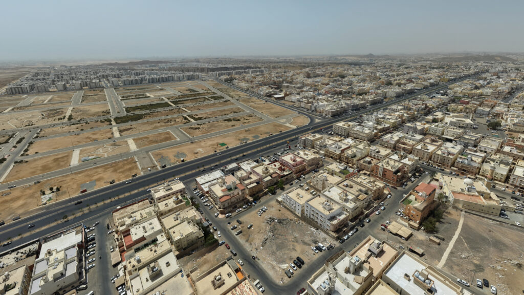 3-أرض سكنية 4862.25م2 بحي الأجاويد