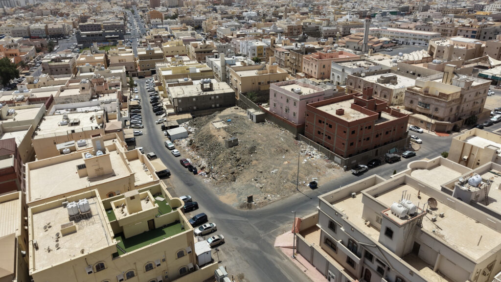 3-أرض سكنية 4862.25م2 بحي الأجاويد