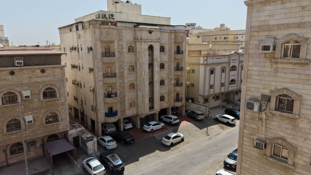 8-شقة سكنية 182.31م2 بحي مدائن الفهد